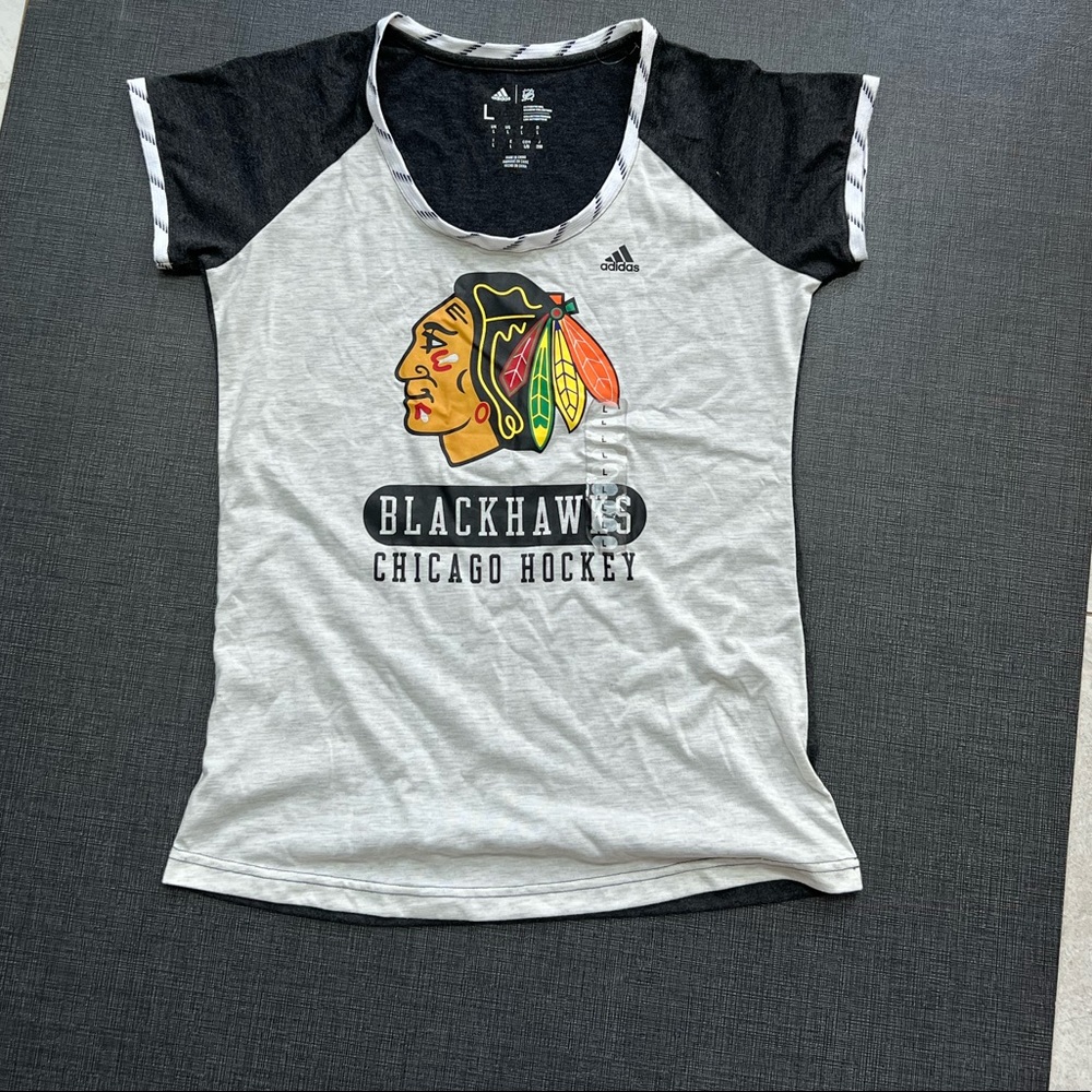 Large NWOT Chicago Blackhawk t-shirt